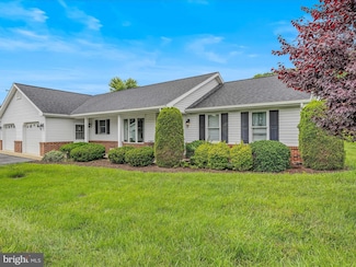 23 Garden Dr, Berkeley Springs, WV 25411