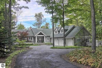 7727 N Gills Pier Rd, Northport, MI 49670