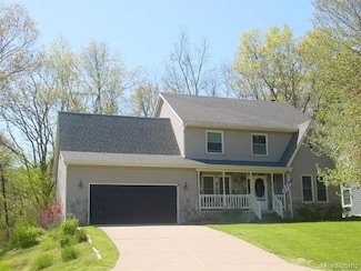 10832 Eagle Cove Dr, South Lyon, MI 48178