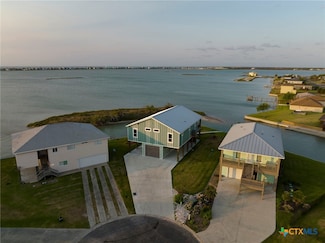 121 Bufflehead Ln, Rockport, TX 78382