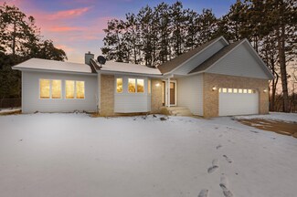 1818 Glenwood Dr NE, Cambridge, MN 55008