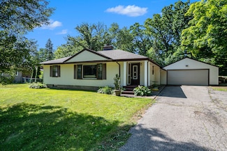 3923 Grand Prairie Rd, Kalamazoo, MI 49006