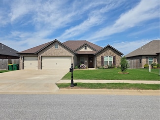 751 Bob Glen Cir, Centerton, AR 72719