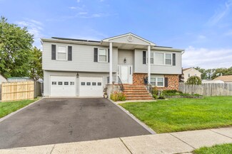 119 Pine Needle St, Howell, NJ 07731