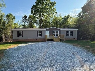 325 Dewaters Rd, Commerce, GA 30529