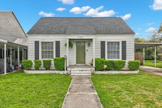 1121 N 18th St, Orange, TX 77630