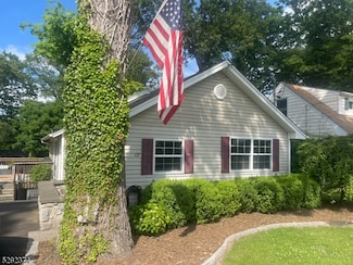 17 Upper Rainbow Trail, Denville, NJ 07834