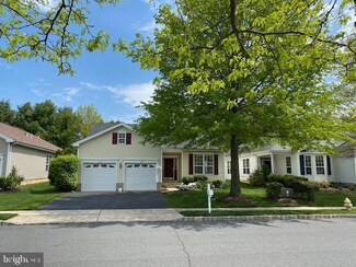 65 Vandevere Ln, Columbus, NJ 08022