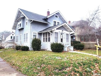 2702 Leclaire St, Davenport, IA 52803