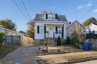 1347 Graham St, Saint Louis, MO 63139