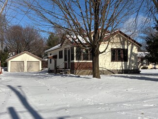 1335 Beechwood St NE, Grand Rapids, MI 49505