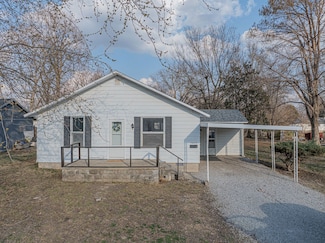1431 Patterson St, Centralia, IL 62801