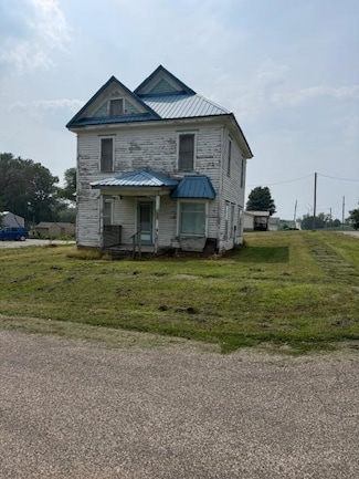 414 Pacific St, Walnut, IA 51577