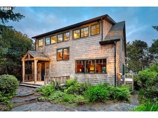 82 Portland Ave, Manzanita, OR 97130