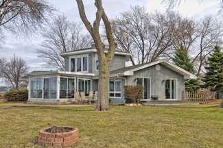 38040 N Peninsula Rd, Lake Villa, IL 60046