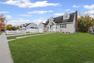 48 Circle Dr, Westbury, NY 11590