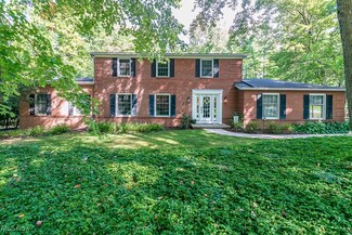 1135 Sheerbrook Dr, Chagrin Falls, OH 44022