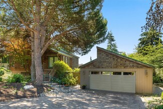 8021 NE 114th St, Kirkland, WA 98034