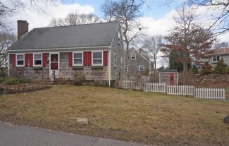 10 Wabenaki Rd, Pocasset, MA 02559