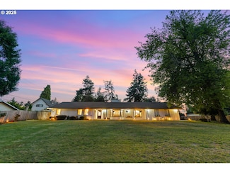 929 S River Rd, Cottage Grove, OR 97424