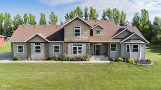 6160 Sky Ln, Bismarck, ND 58503