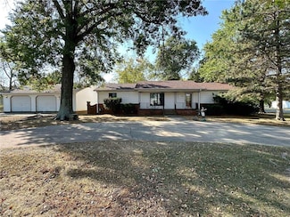 600 E 3rd St, Scammon, KS 66773
