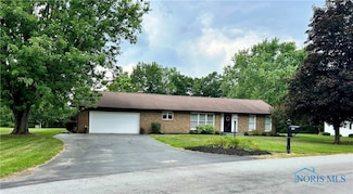 210 Duck Pond Rd, Upper Sandusky, OH 43351