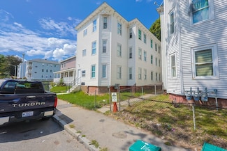 69 Hollis St, Worcester, MA 01610
