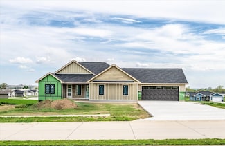110 W 7th St, Woodbine, IA 51579