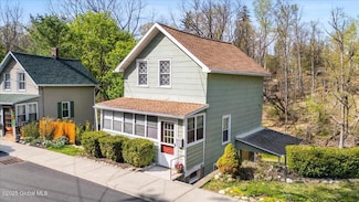 39 Green Ave, Castleton On Hudson, NY 12033