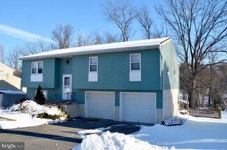 2544 Valley Dr, Lancaster, PA 17603
