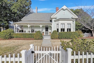 206 S Salem St, Apex, NC 27502