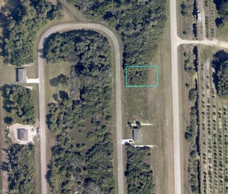 165 Carousel Ave, Fort Denaud, FL 33935