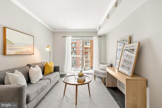 3101 N Hampton Dr Unit 1213, Alexandria, VA 22302