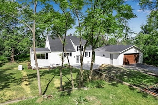 6716 Bunting Rd, Orchard Park, NY 14127