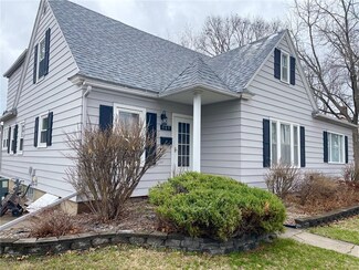 909 E Montgomery St, Knoxville, IA 50138