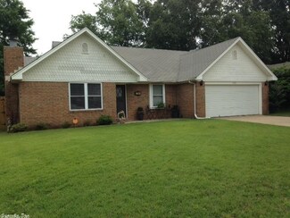 2704 Bruce St, Conway, AR 72034