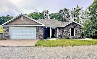 12503 Thorn Berry Rd, New London, MO 63459