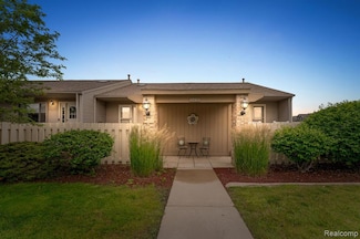 62402 Raleigh Ct Unit 6, South Lyon, MI 48178