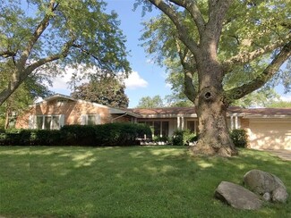 1911 78th St, Windsor Heights, IA 50324