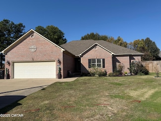2221 Oakview Ave, Dyersburg, TN 38024