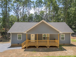 626 Felmet Rd, Flat Rock, NC 28731