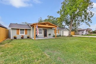 712 S Blackwell St, La Porte, TX 77571