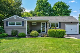 17 Richlee Dr, Camillus, NY 13031