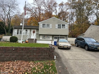 89 Knolls Rd, Bloomingdale, NJ 07403