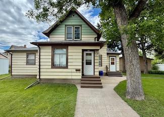 912 S Lloyd St, Aberdeen, SD 57401