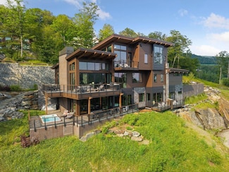 101 Switchback Ln, Stowe, VT 05672