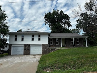 627 Hendricks Dr Unit 627 & 629, Mexico, MO 65265