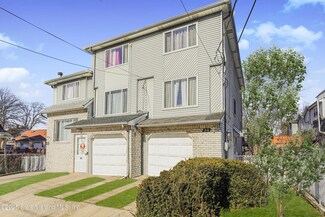 34 Stern Ct, Staten Island, NY 10308