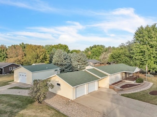 56 Westview Dr, Milford, IA 51351